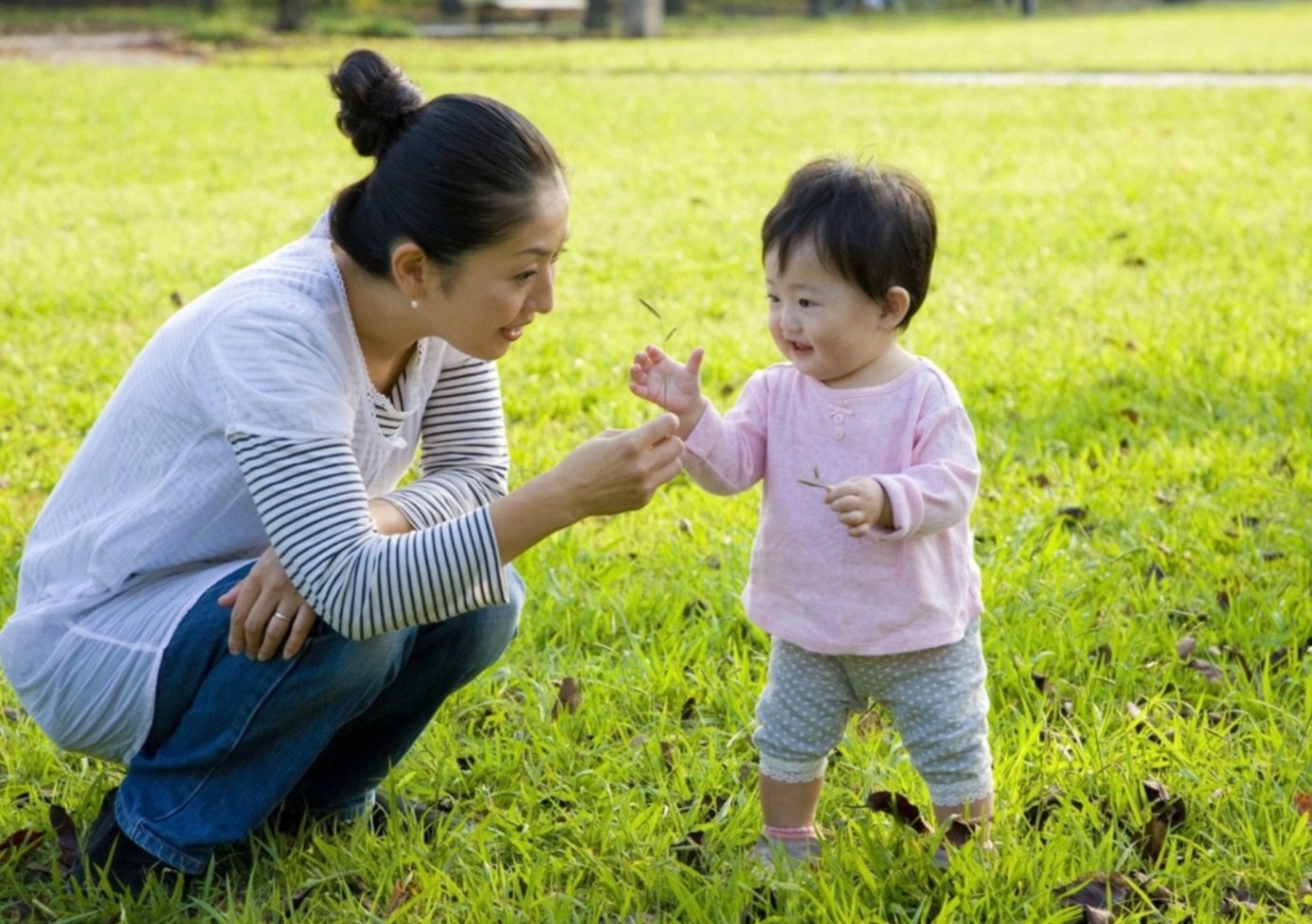 Làm sao để dạy em bé 2 tuổi?