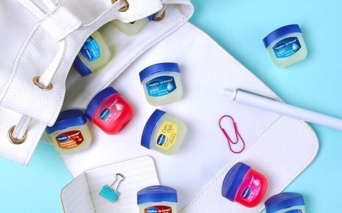 Cách dưỡng mi bằng vaseline cho lông mi dài cong nhanh hiệu quả