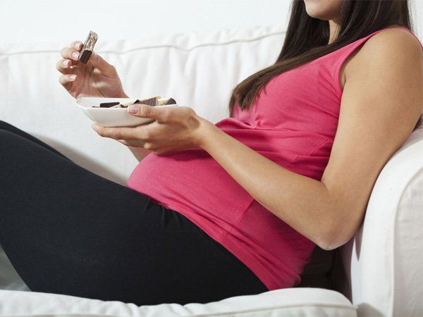 Phòng tránh và hỗ trợ điều trị táo bón khi mang thai