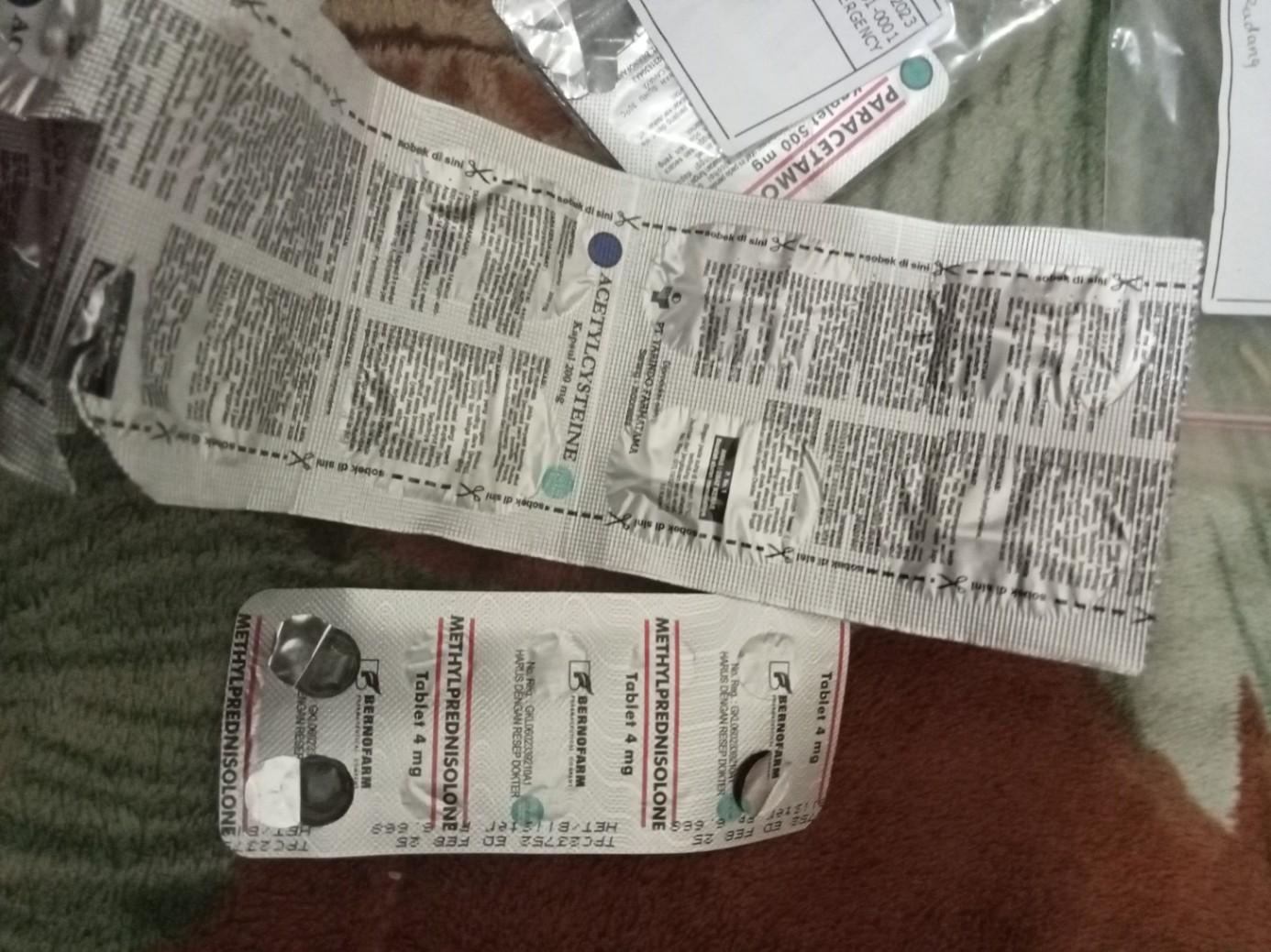 Saya sudah bawa istri saya ke RS 2x,cuma di kasih obat ACETYLCYSTEINE,METHYLPREDNISOLONE & Paracetamol