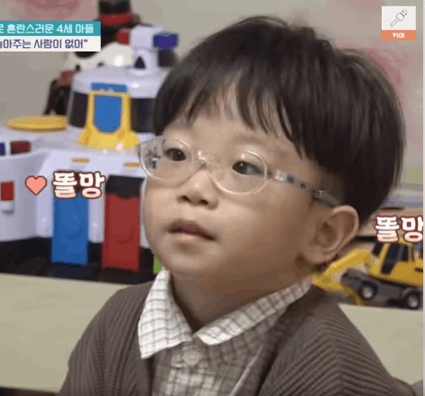 Cậu bé 4 tuổi lên sóng truyền hình "trút bầu tâm sự" về cách đối xử của bố mẹ khiến triệu người dâng trào nước mắt, xót