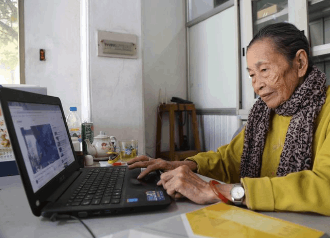 Cụ bà 83 tuổi ở Quảng Ninh mỗi ngày chạy 10km 'đều như vắt tranh' 