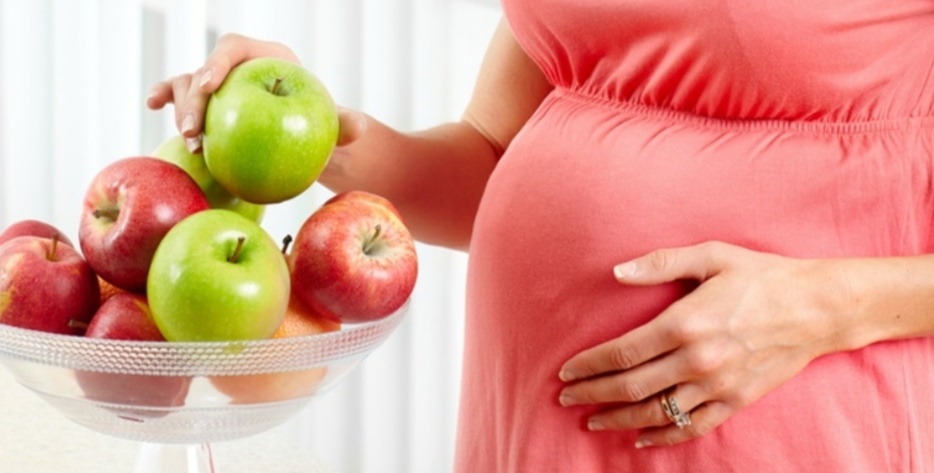 Bà bầu có nên ăn táo không?  