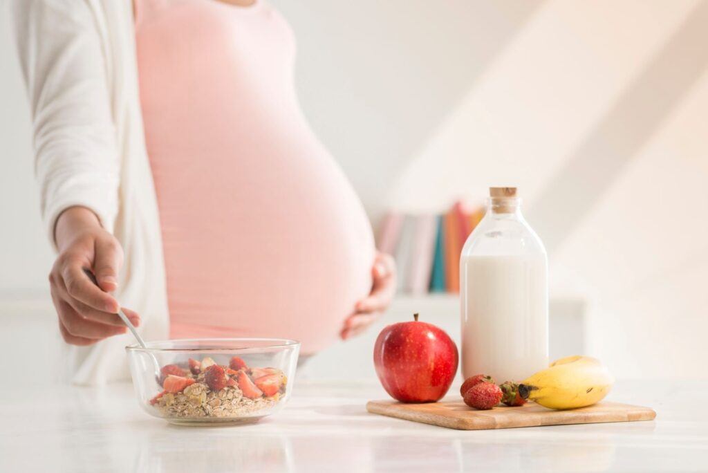 Bà bầu nên ăn gì? TOP 10+ thực phẩm tốt cho bà bầu và thai nhi