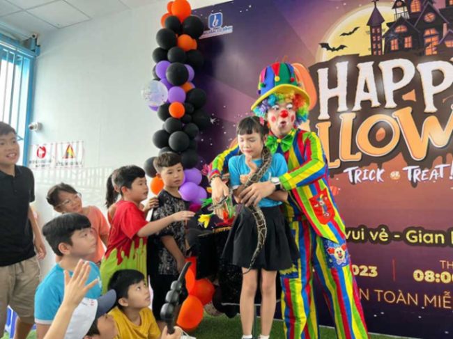 Tổ chức tiệc halloween cho bé