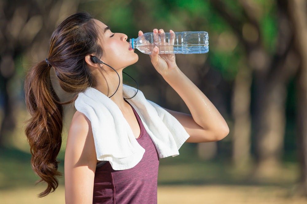 Uống nước có giảm cân không?